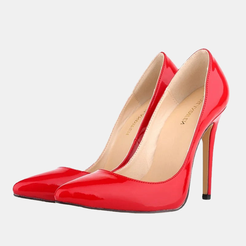 Escarpins rouges en cuir verni à talon aiguille