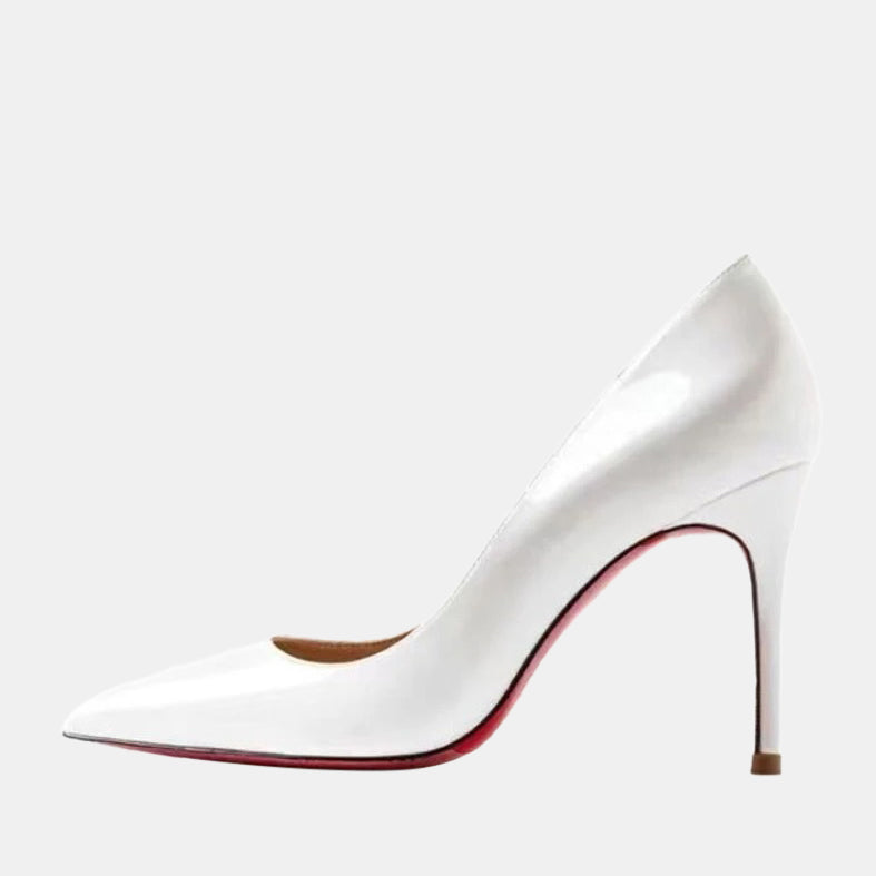 Escarpins blancs à talon aiguille et finition laquée