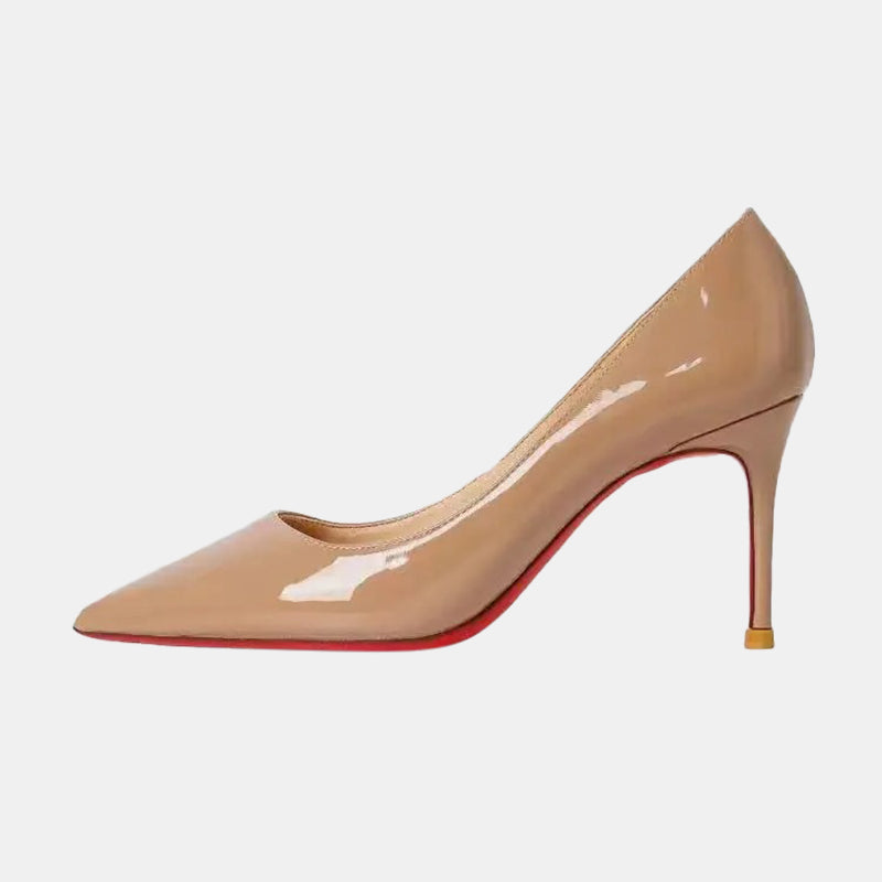 Escarpins nudes | Cuir verni brillant avec semelle rouge contrastante et talon aiguille raffiné