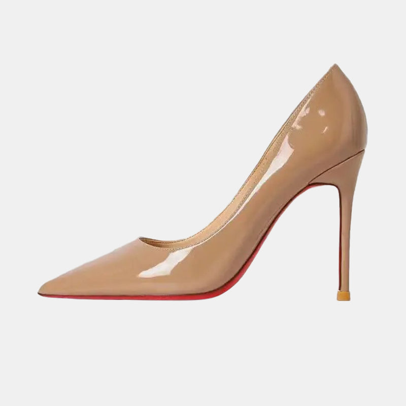 Escarpins nudes | Cuir verni brillant avec semelle rouge contrastante et talon aiguille raffiné