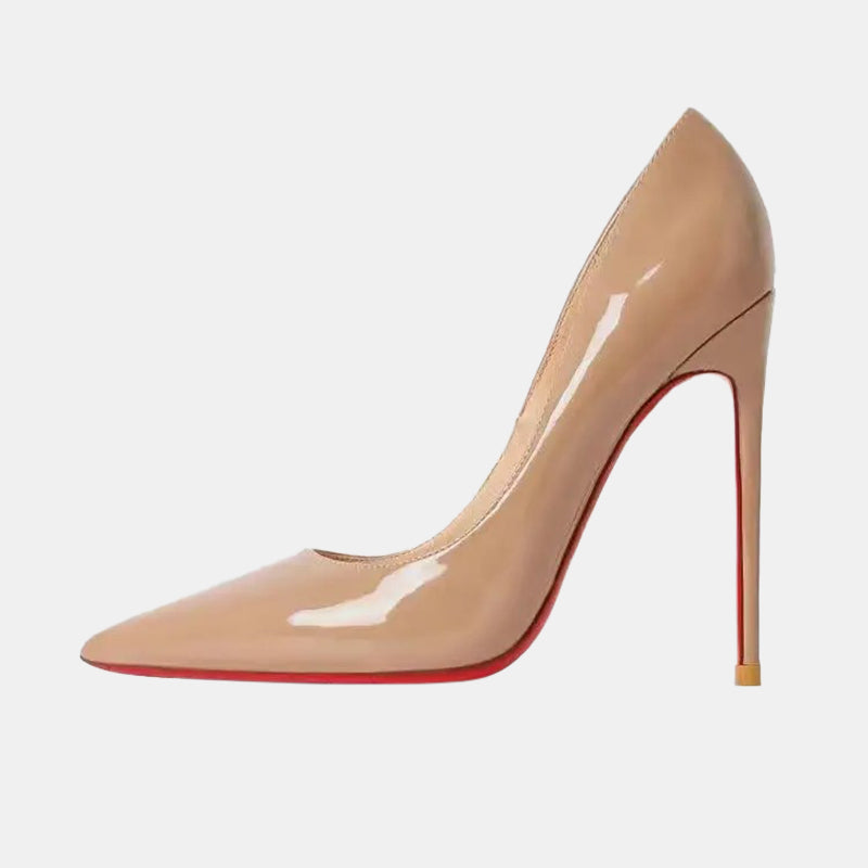Escarpins nudes | Cuir verni brillant avec semelle rouge contrastante et talon aiguille raffiné