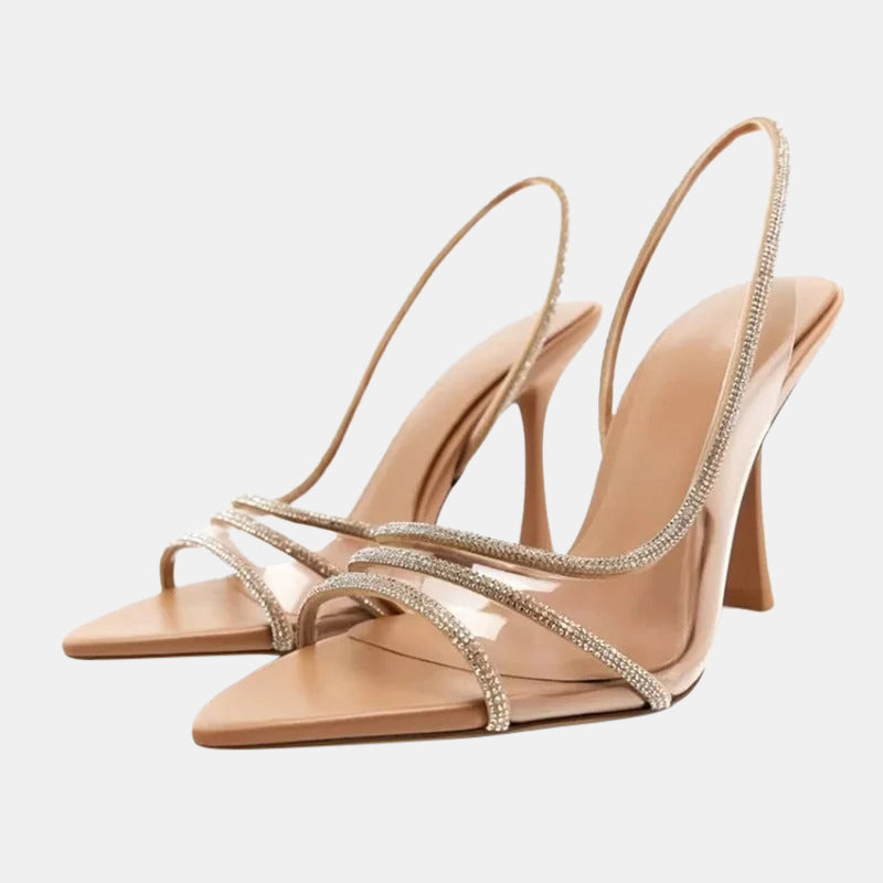 Escarpins beiges à talons et brides transparentes ornées de strass